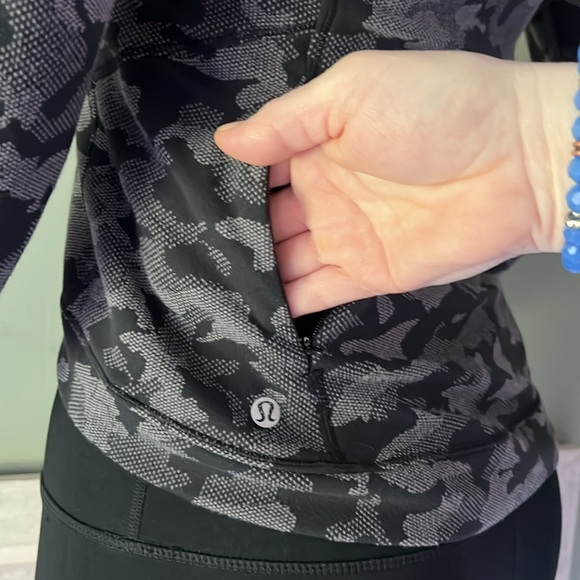 Lululemon - Picture 5 of 10